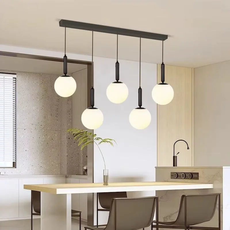 Lampade a sospensione minimaliste sopra l'isola della cucina - Lampadari Moderni
